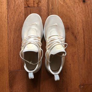 Nike Prestos pastel pink/creme color